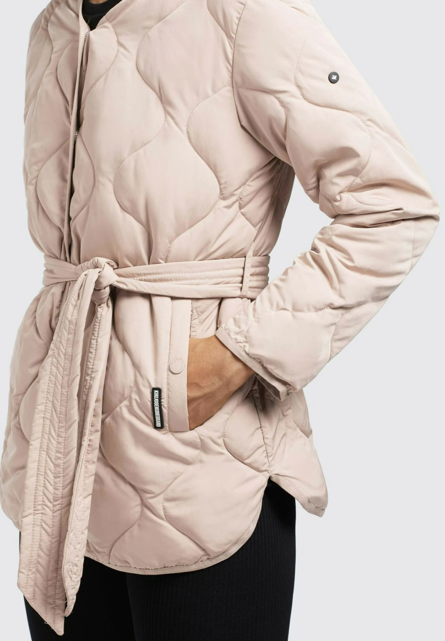 Khujo Yuna - Chaqueta De Entretiempo - War Pin 8 Khujo Yuna - Chaqueta De Entretiempo - War Pin - Imagen 6